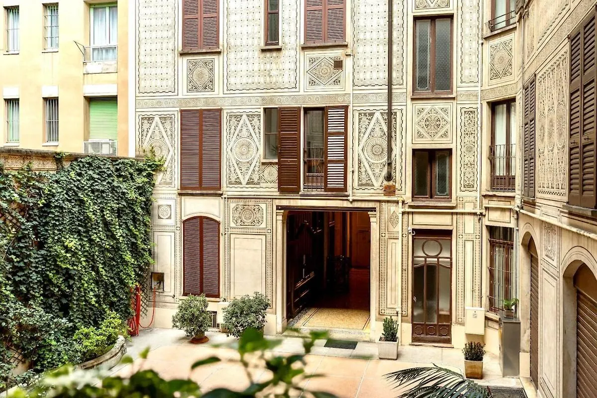 Central, Quiet And Strategic Apartment ميلان